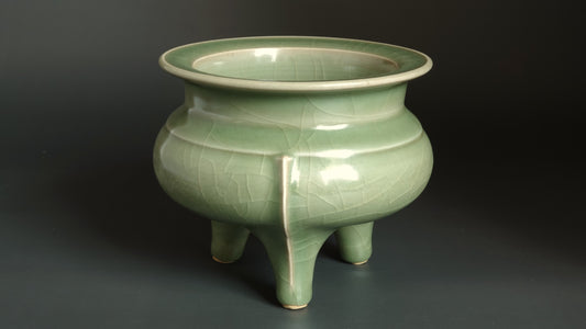 南宋 龍泉窯梅子青釉鬲式爐