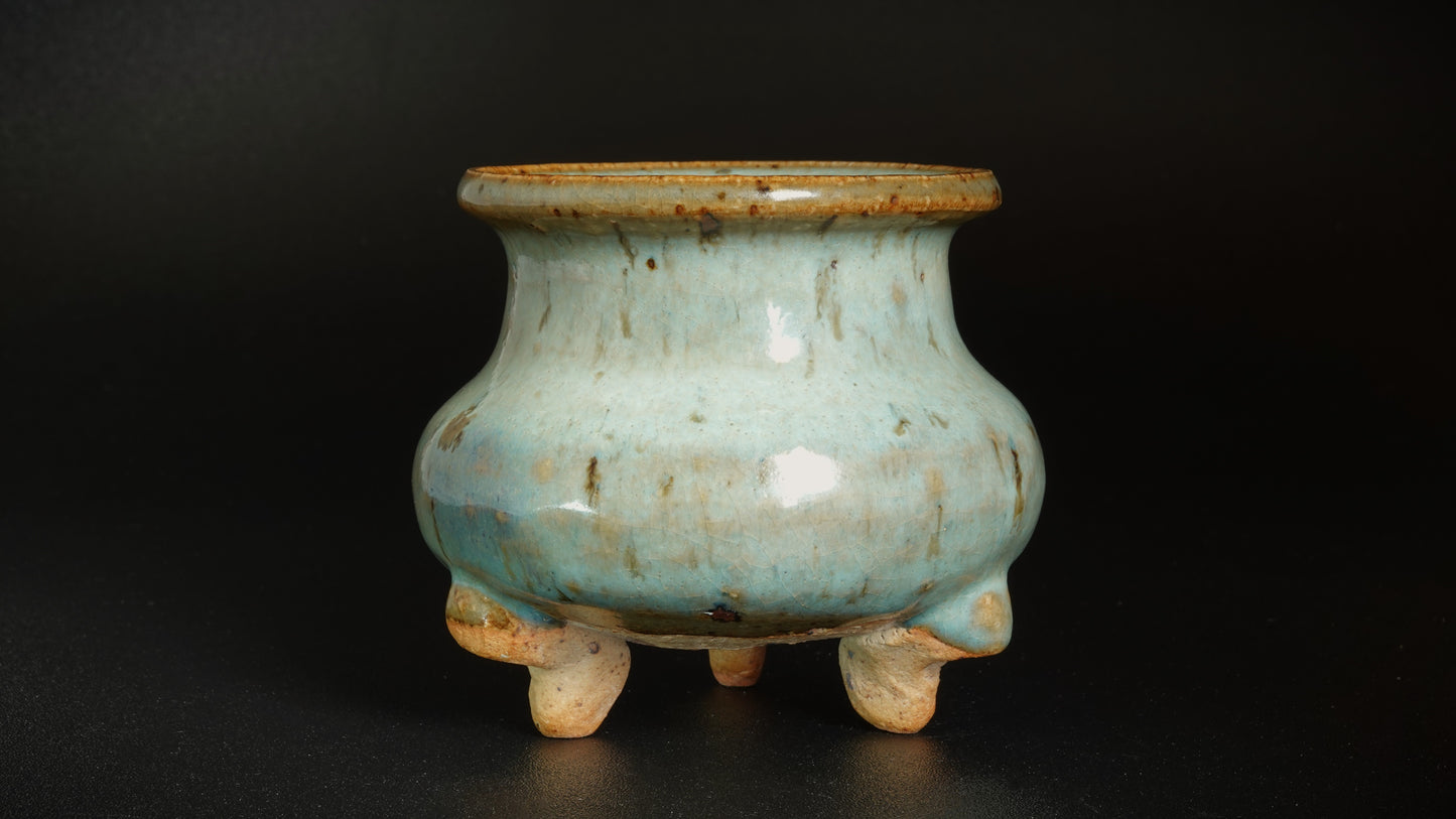 金元鈞窯天藍釉三足爐