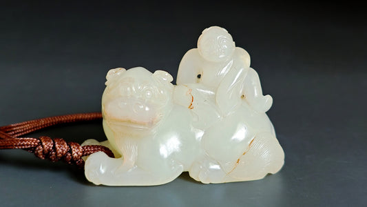 和闐玉童子騎獅雕件