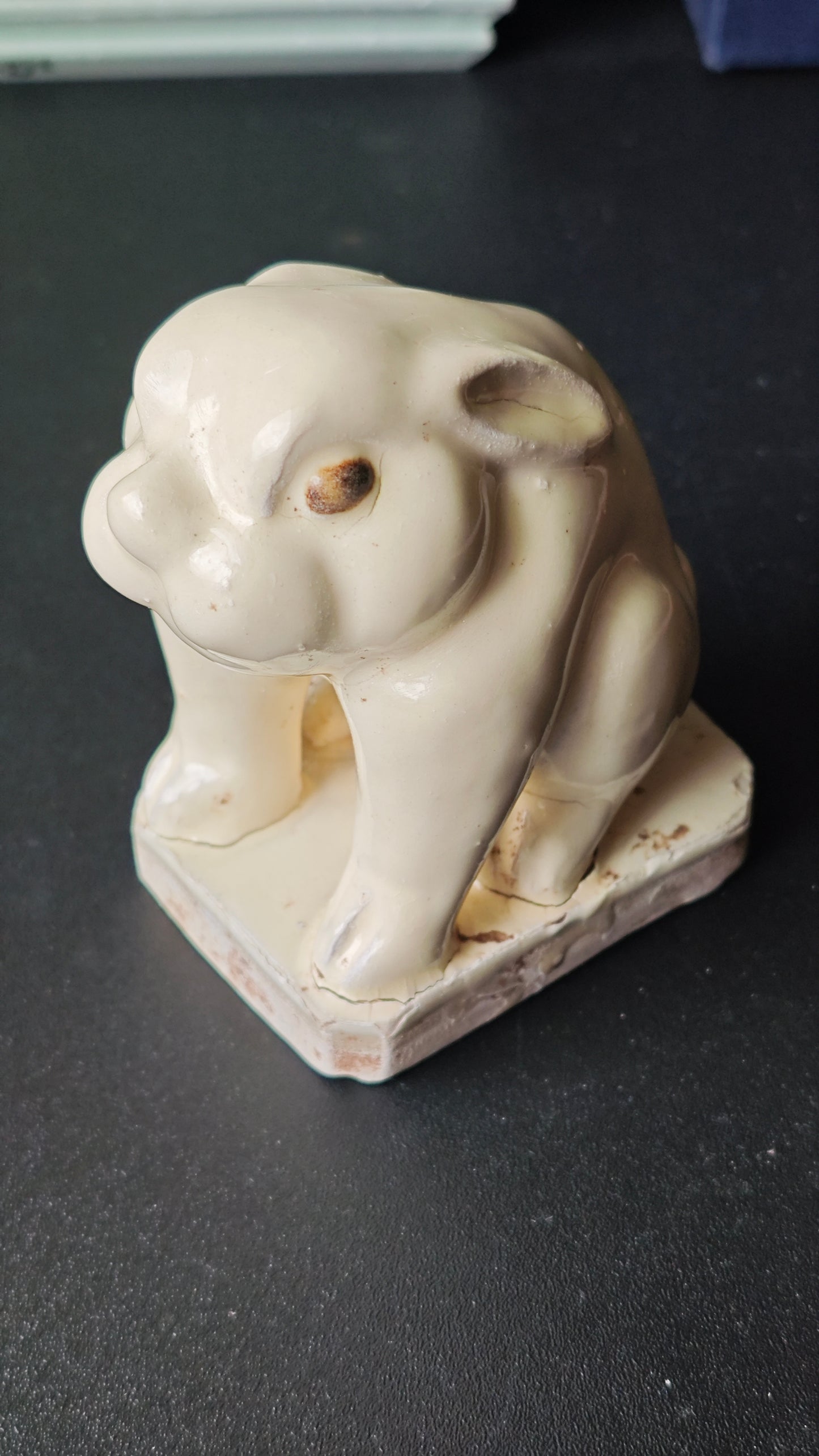 唐代鞏義窯白釉兔塑像